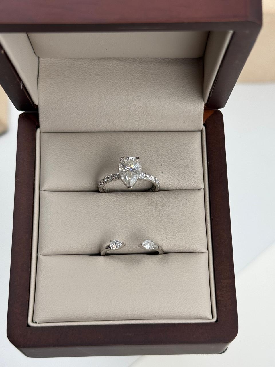 Anillo semi abierto de Apilamiento o Ring Wrap Corte Pera - Anillo de Compromiso en Oro (10k, 14k, 18k) y Diamante Lab-Grown